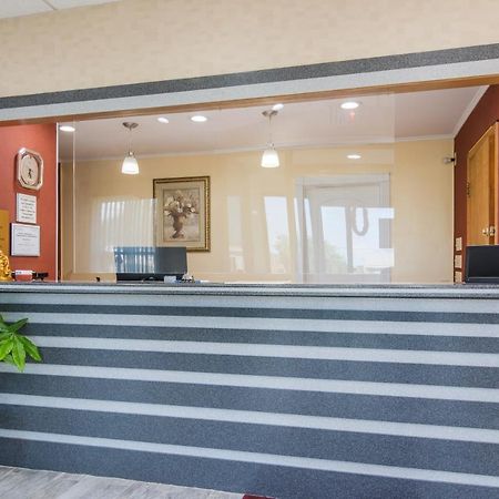 Rodeway Inn Weedsport Экстерьер фото