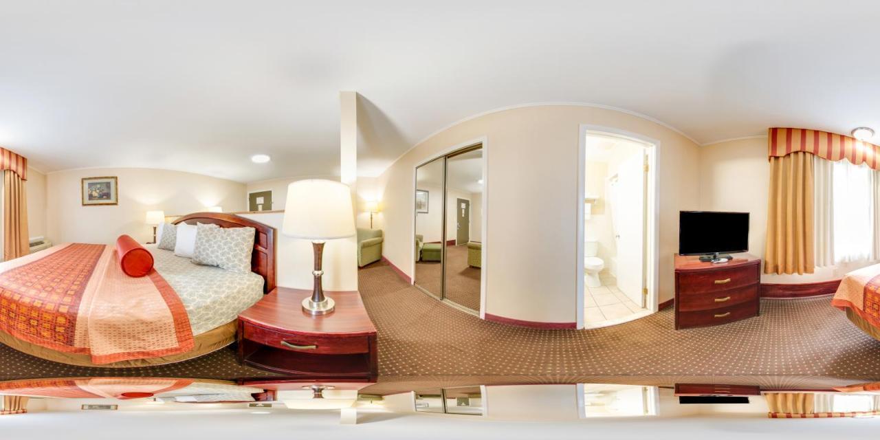 Rodeway Inn Weedsport Экстерьер фото