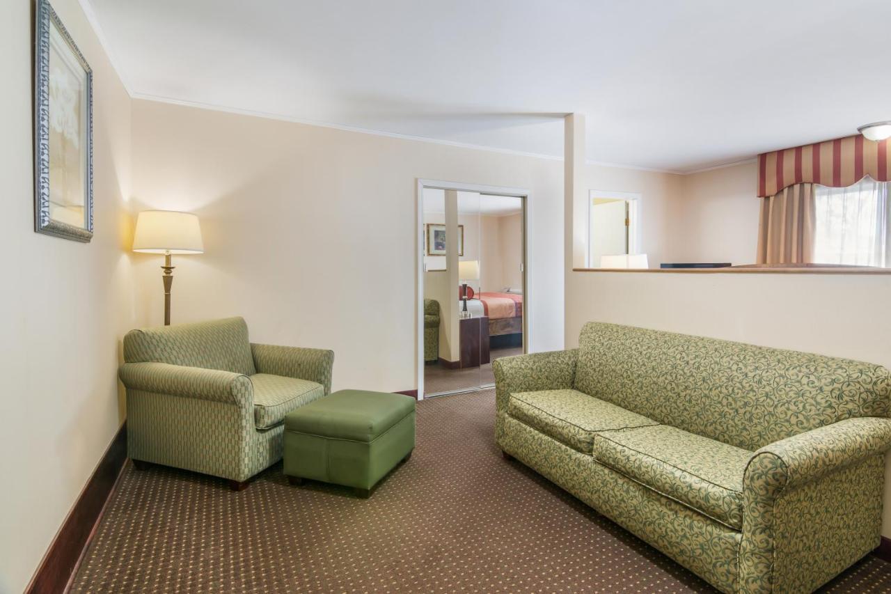 Rodeway Inn Weedsport Экстерьер фото