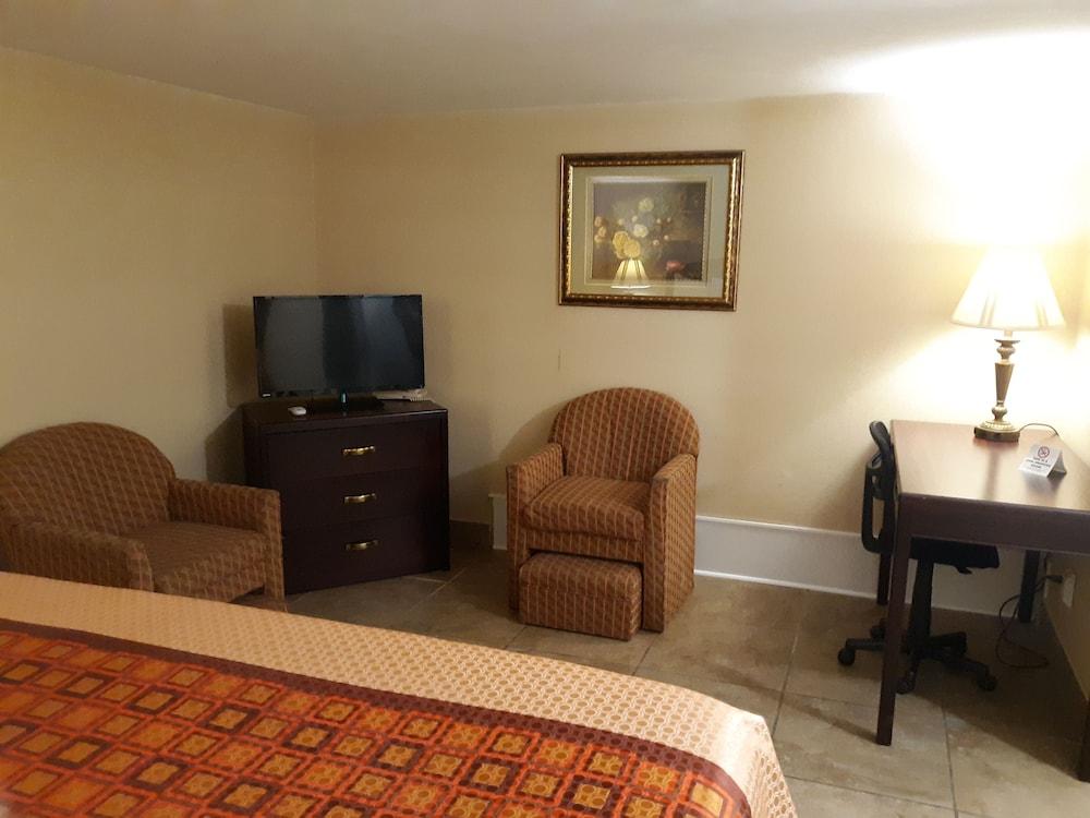 Rodeway Inn Weedsport Экстерьер фото
