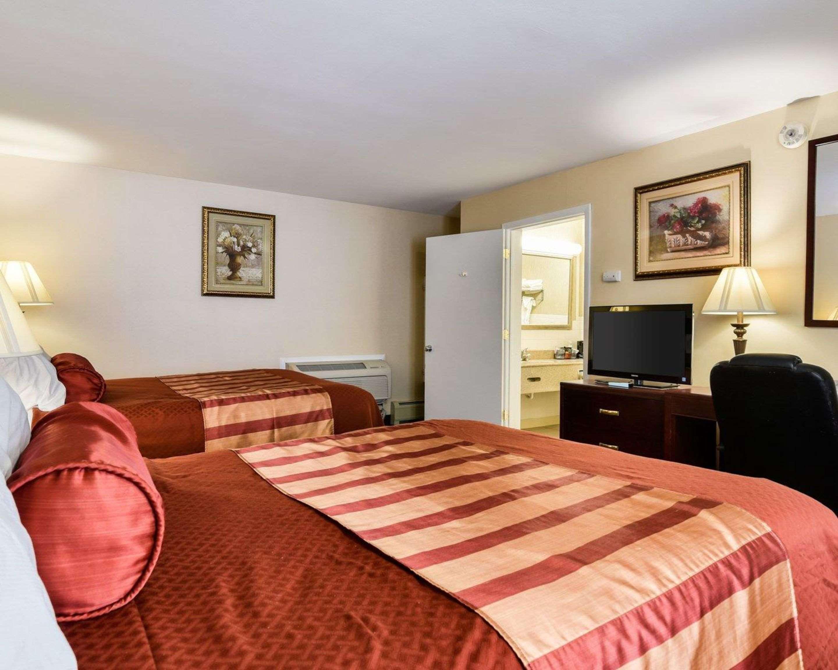Rodeway Inn Weedsport Экстерьер фото