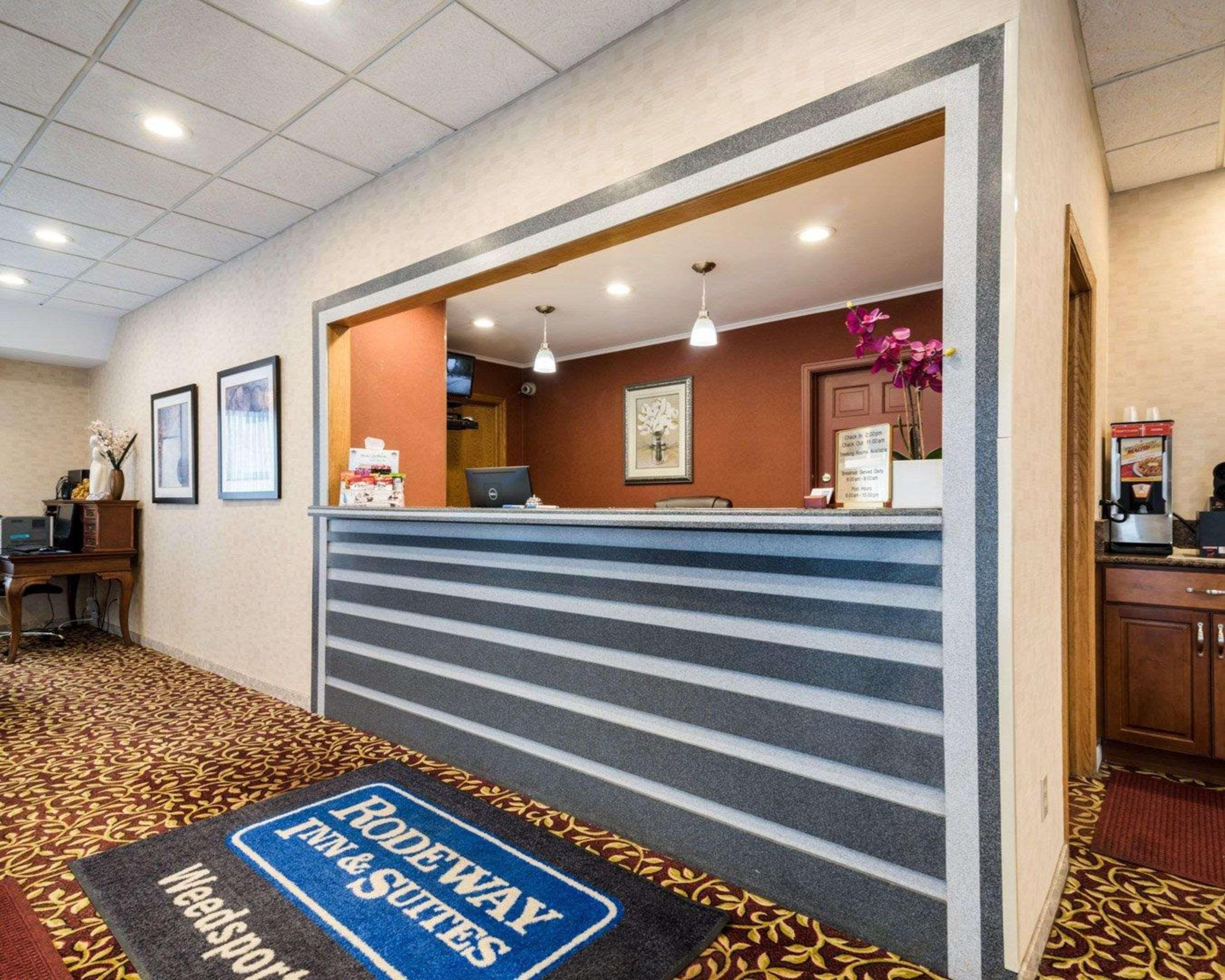 Rodeway Inn Weedsport Экстерьер фото