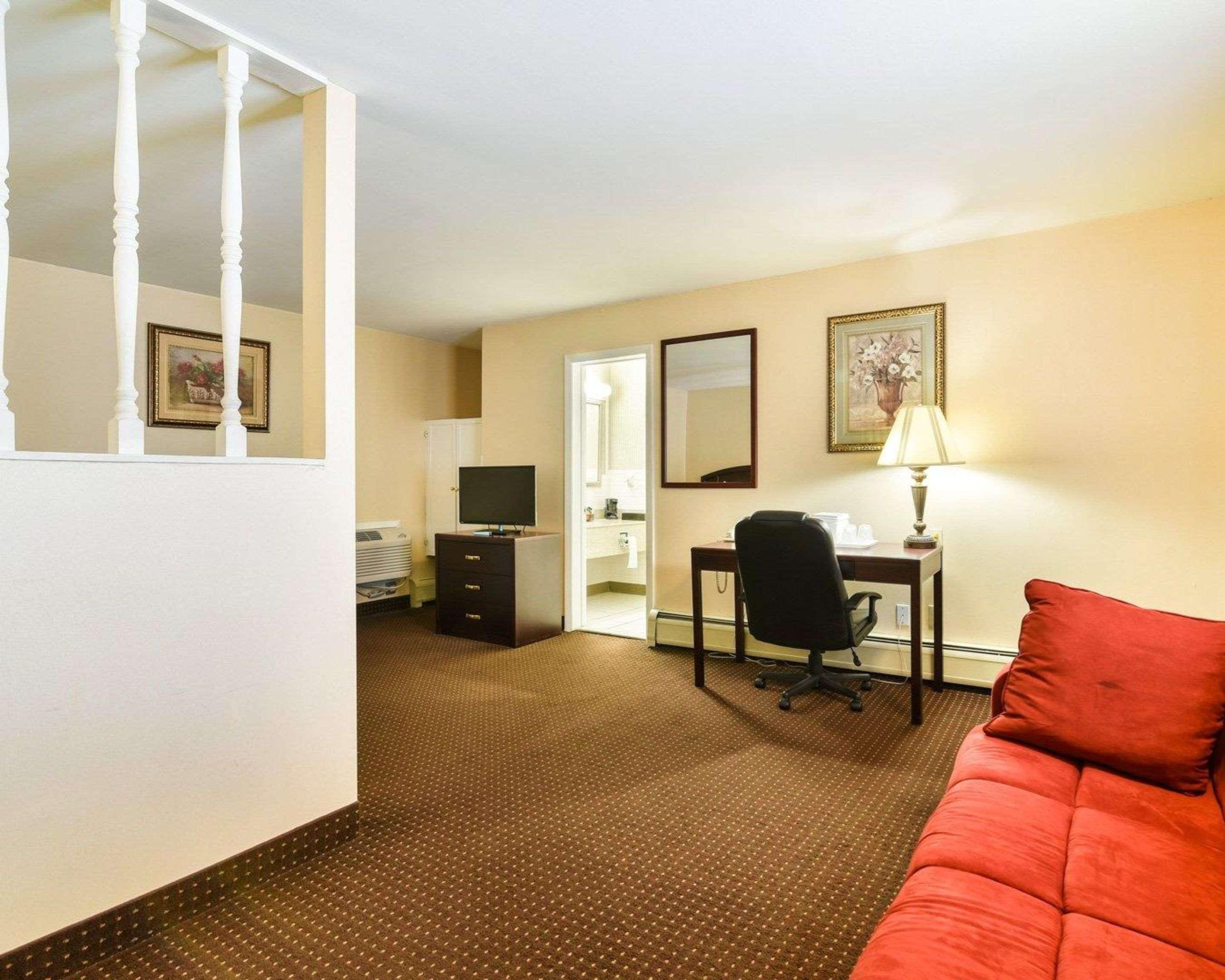 Rodeway Inn Weedsport Экстерьер фото