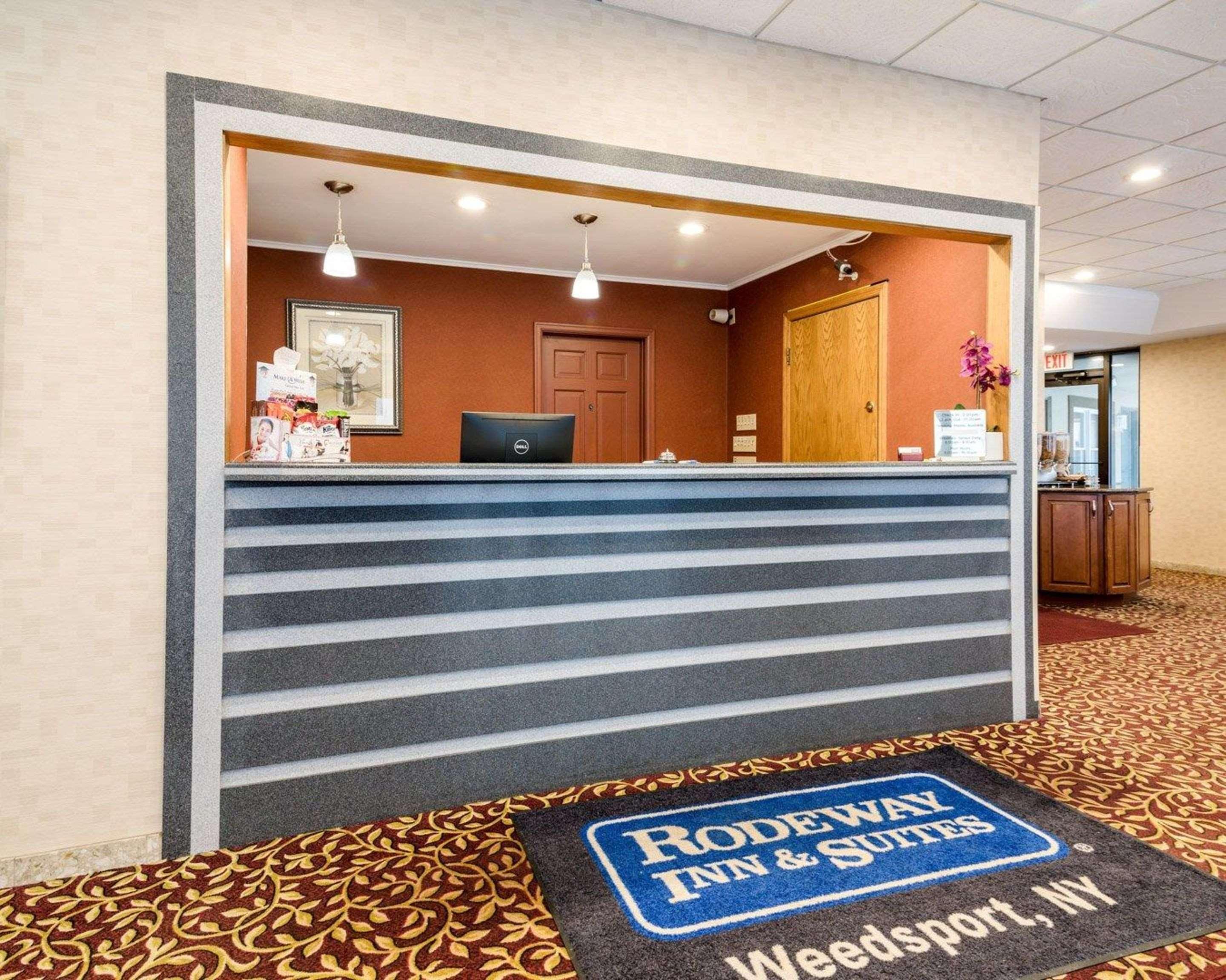 Rodeway Inn Weedsport Экстерьер фото