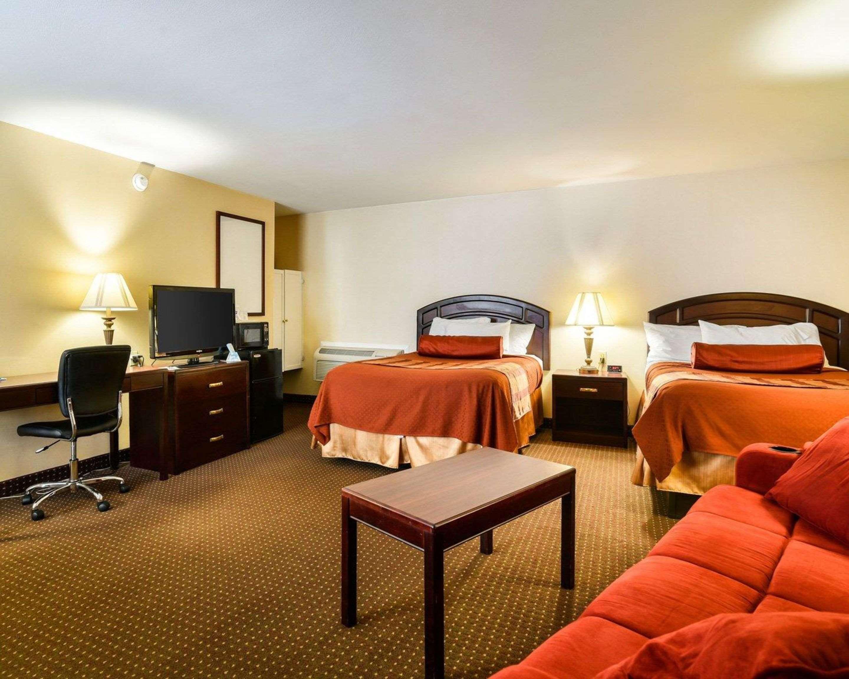 Rodeway Inn Weedsport Экстерьер фото