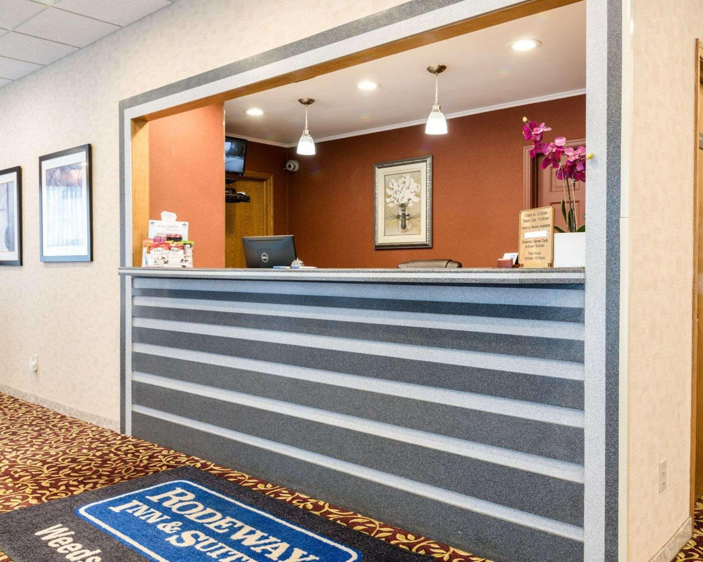 Rodeway Inn Weedsport Экстерьер фото